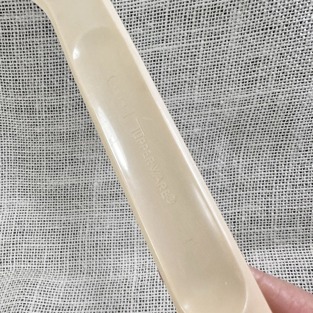 Tupperware Knife Cake Pie Slicer Server‎ #1819 Almond Beige USA Vintage